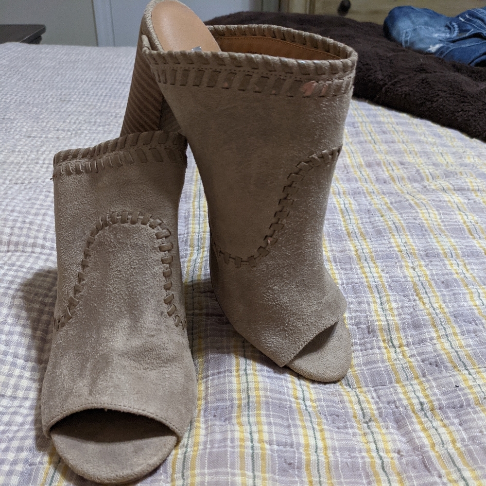 Report ladies heels